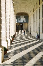 Robert Capa v Vili Manin